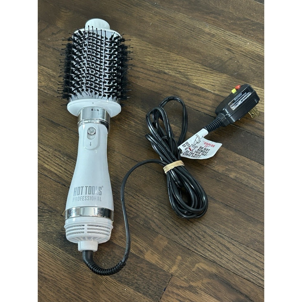 Hot Tools Pro Artist White & Silver detachable volumizer features an oval brush